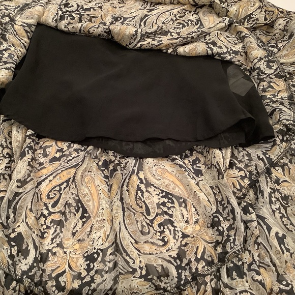 Elan Maxi Dress Size Small Black And Gold Paisley Print Tiered Long Sleeve VNeck - Picture 11 of 12